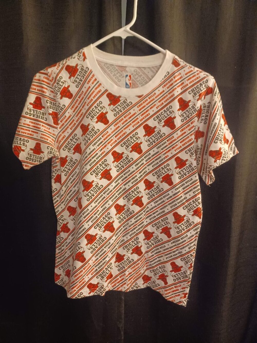 NBA CHICAGO BULLS Allover Print Tee T-shirt Size L (14-16) Youth